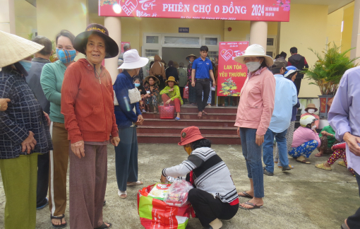 Phú Yên: “Bước đi” bằng 2 tay đến phiên chợ 0 đồng