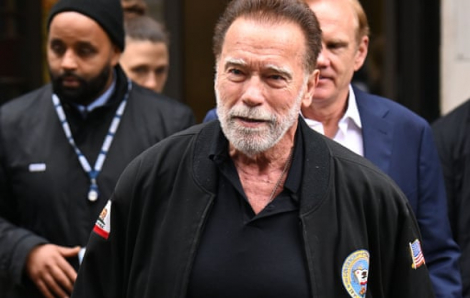Arnold Schwarzenegger bị giữ 3 tiếng ở sân bay vì chiếc đồng hồ hạng sang