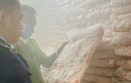 Phát hiện kho chứa hơn 6 tấn mỡ bò, óc heo không rõ nguồn gốc