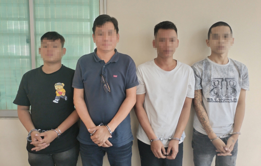 Giải cứu 1 thanh niên bị trói trong xe ô tô