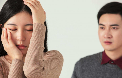 Vợ nói với chồng: nhìn anh, em thấy khó thở...