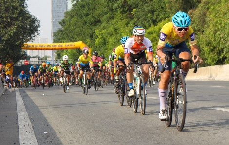 Giải đua xe đạp phong trào Mừng Đảng - Mừng Xuân 2024, gay cấn đến phút cuối