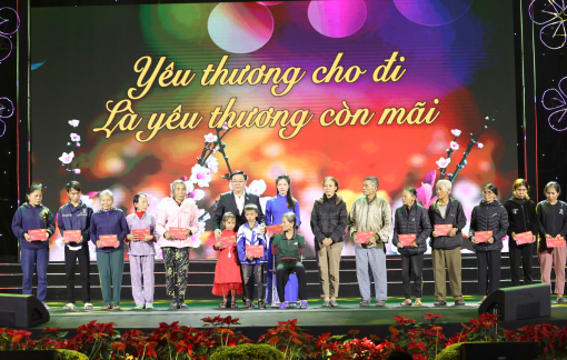 Nghệ An kêu gọi hơn 140 tỉ tặng quà tết cho người nghèo