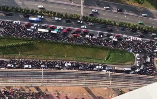 Chấn chỉnh thi công cầu đi bộ Metro số 1 gây ùn ứ đường Võ Nguyên Giáp