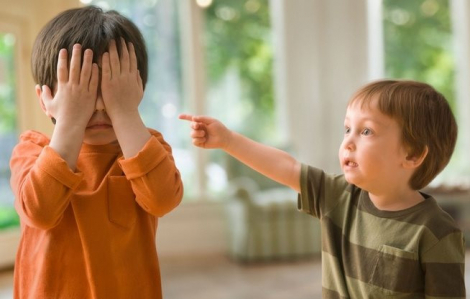 Cha mẹ cần làm gì khi con trẻ có thói quen đổ lỗi cho người khác