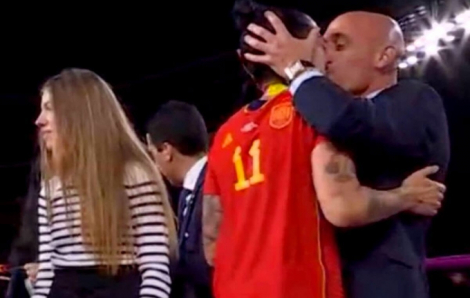 Cựu Chủ tịch Liên đoàn bóng đá Tây Ban Nha hầu tòa vì nụ ​​hôn tại World Cup nữ 2023