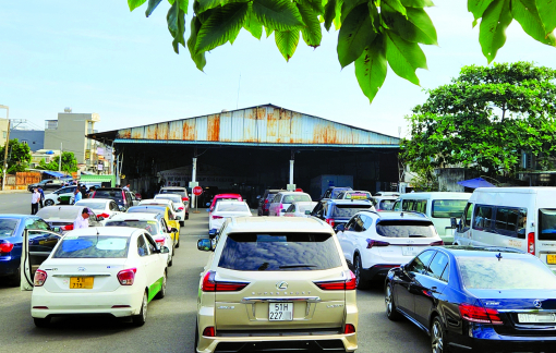 Gần tết, nhu cầu đăng kiểm tăng cao, làm sao để không ùn ứ?