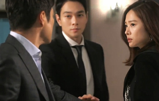 Sống với nhau 14 năm, 3 con, chồng bất ngờ nói mình đồng tính