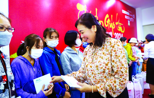 Mang tết ấm đến phụ nữ khó khăn