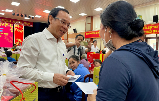 Bí thư Thành ủy TPHCM Nguyễn Văn Nên thăm và trao quà tết tại tỉnh Đồng Nai