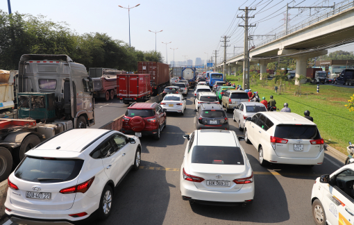 Xe kẹt cứng ở cửa ngõ phía đông TPHCM