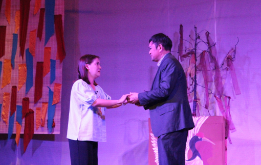 Hồng Loan trở thành con gái Quốc Thảo trong kịch tết