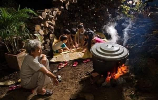 Tất niên về ăn cơm với nội