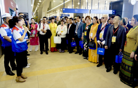 Kiều bào tự hào khi nhìn ngắm TPHCM từ tuyến Metro số 1