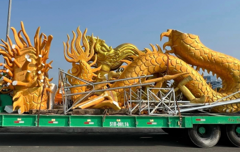 Linh vật rồng ở Tiền Giang bị gãy đầu trên đường vận chuyển đến nơi trưng bày