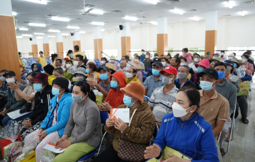 Quỹ Từ thiện Kim Oanh trao 720 phần quà cho các bệnh nhân, trẻ khuyết tật khó khăn