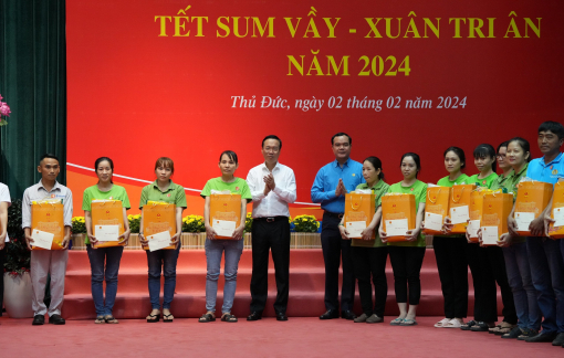 Chủ tịch nước Võ Văn Thưởng thăm, chúc tết công nhân lao động, người dân tại TP Thủ Đức