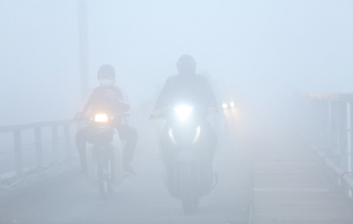 Hà Nội chìm trong biển sương, không khí ô nhiễm nguy hại