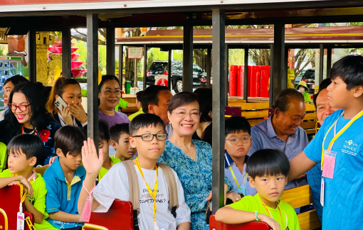 "Trao xuân yêu thương" cho học sinh, trẻ em nghèo, mồ côi tại TPHCM