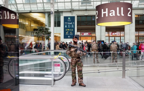 Tấn công bằng dao tại nhà ga ở Paris, Pháp làm 3 người bị thương