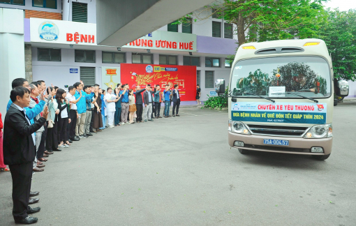 Ấm lòng chuyến xe yêu thương đưa bệnh nhân, người nhà về quê đón tết