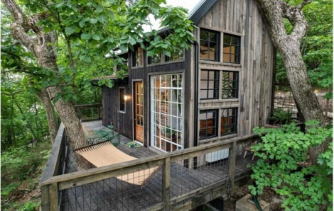 Ngôi nhà trên cây ở Mỹ có gì đặc biệt mà nườm nượp du khách ghé thăm