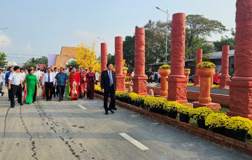 Check-in tết con đường gốm dài nhất Việt Nam