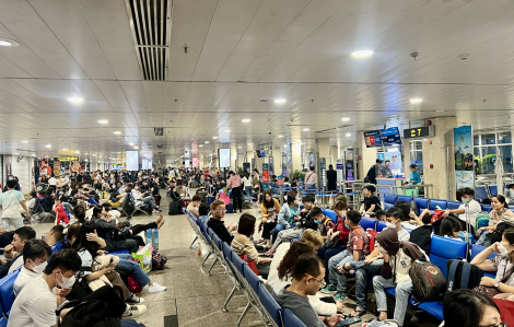 Lượng khách đến sân bay Tân Sơn Nhất ngày 28 tết đạt đỉnh