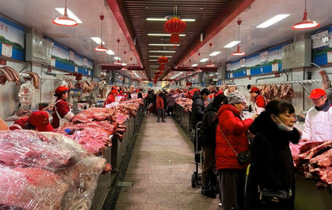 Kinh tế khó khăn, người dân Trung Quốc giảm mua thịt dịp năm mới