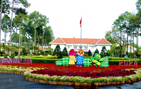 UBND tỉnh Đồng Tháp mở cửa đón khách tham quan trong 5 ngày tết