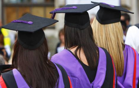 Các trường đại học Anh xem xét lại hồ sơ sinh viên quốc tế sau tranh cãi về thiên vị tuyển sinh