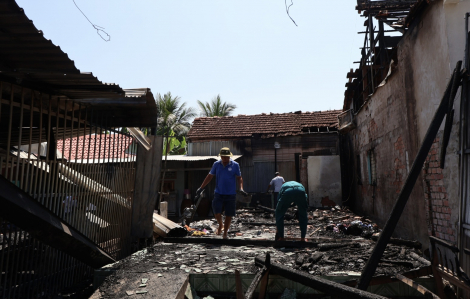 Lãnh đạo tỉnh An Giang hỗ trợ gia đình bị hỏa hoạn trong đêm Mùng 2 tết