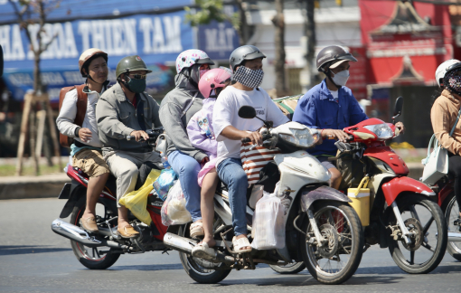 Những đứa con lỉnh kỉnh đồ đạc, thực phẩm quay lại thành phố