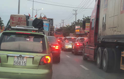 Hết tết, khốn khổ "bò qua nút cổ chai” ở Quảng Bình