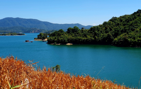 Ngắm cảnh đẹp dọc hồ thủy điện Hàm Thuận - Đa Mi