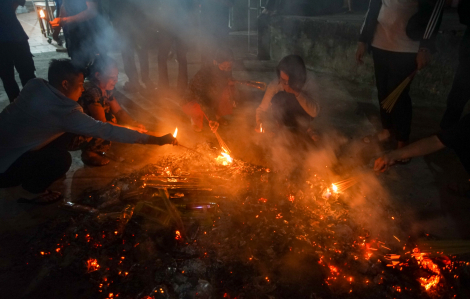 Lễ hội xin lửa giữa đêm ở Hà Nội