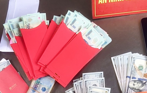 Nhân viên sân bay Tân Sơn Nhất phát hiện khách bỏ quên tài sản gần 300 triệu