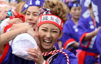 Phụ nữ lần đầu tiên tham gia "lễ hội khỏa thân" 1.250 năm tuổi ở Nhật Bản