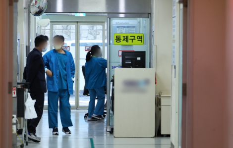Bác sĩ đình công, chăm sóc sức khỏe Hàn Quốc khủng hoảng cực kỳ nghiêm trọng