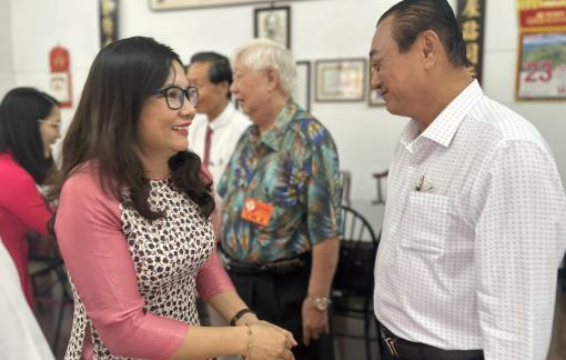Hội LHPN TPHCM đến thăm các hội quán người Việt gốc Hoa nhân dịp tết Nguyên tiêu