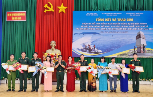 Trao giải cuộc thi viết về bộ đội biên phòng