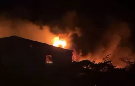 3 nhà xưởng cháy lớn trong đêm, nhiều tài sản bị thiêu rụi