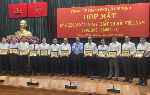 Chủ tịch UBND TPHCM Phan Văn Mãi: Thầy thuốc là nguồn nhân lực quí giá