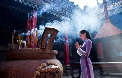 Đi chùa văn minh