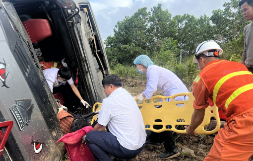 Lật xe trên tuyến La Sơn - Hòa Liên, tài xế tử vong