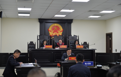 Cựu Giám đốc CDC Hà Nội nhập viện, tòa hoãn xét xử