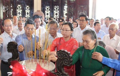 Dâng hương kỷ niệm 36 năm ngày mất Chủ tịch Hội đồng Bộ trưởng Phạm Hùng