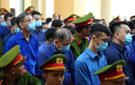 Vì sao có nhiều trang phục ở phiên toà xét xử vụ án Vạn Thịnh Phát?