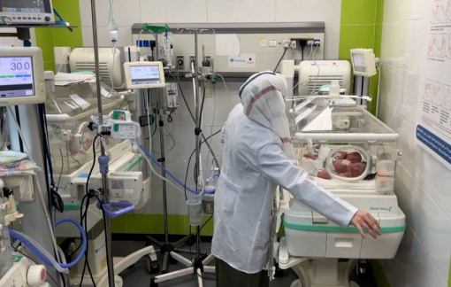 Xót xa cảnh tượng trẻ em chết đói tại các bệnh viện ở dải Gaza
