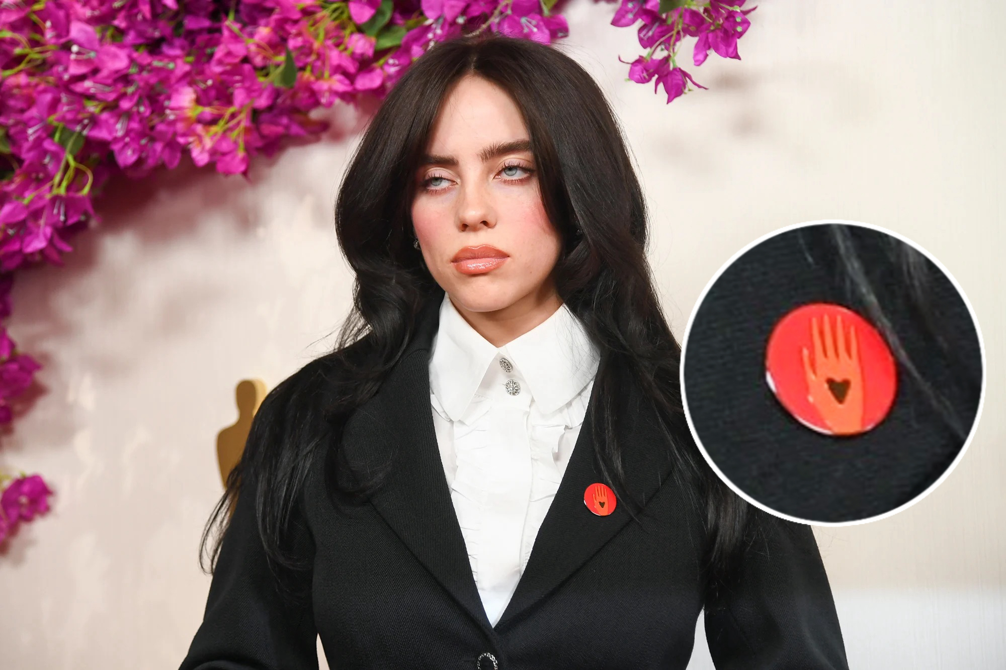 Ngôi sao Billie Eilish đeo một chiếc ghim trên áo vest để kêu gọi ngừng bắn ở Palestine - Ảnh: Getty Images